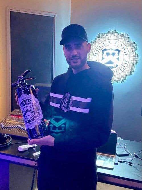 Josylvio holding Ziza Art fire extinguisher